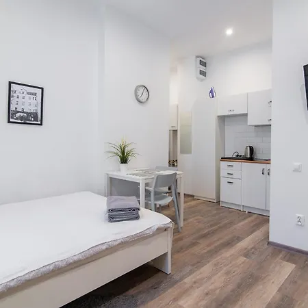 Stay99 Lägenhetshotell Poznań